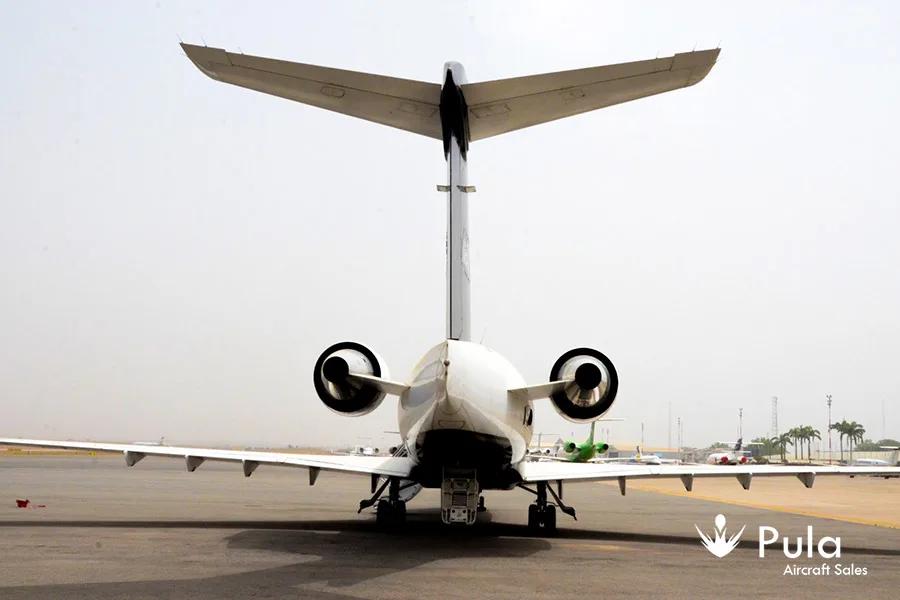 Exterior view of a 1992 Bombardier CHALLENGER 601-3A/ER, N64JS.