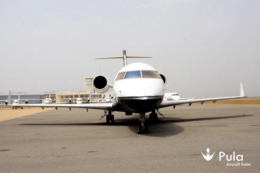 Exterior view of a 1992 Bombardier CHALLENGER 601-3A/ER, N64JS.