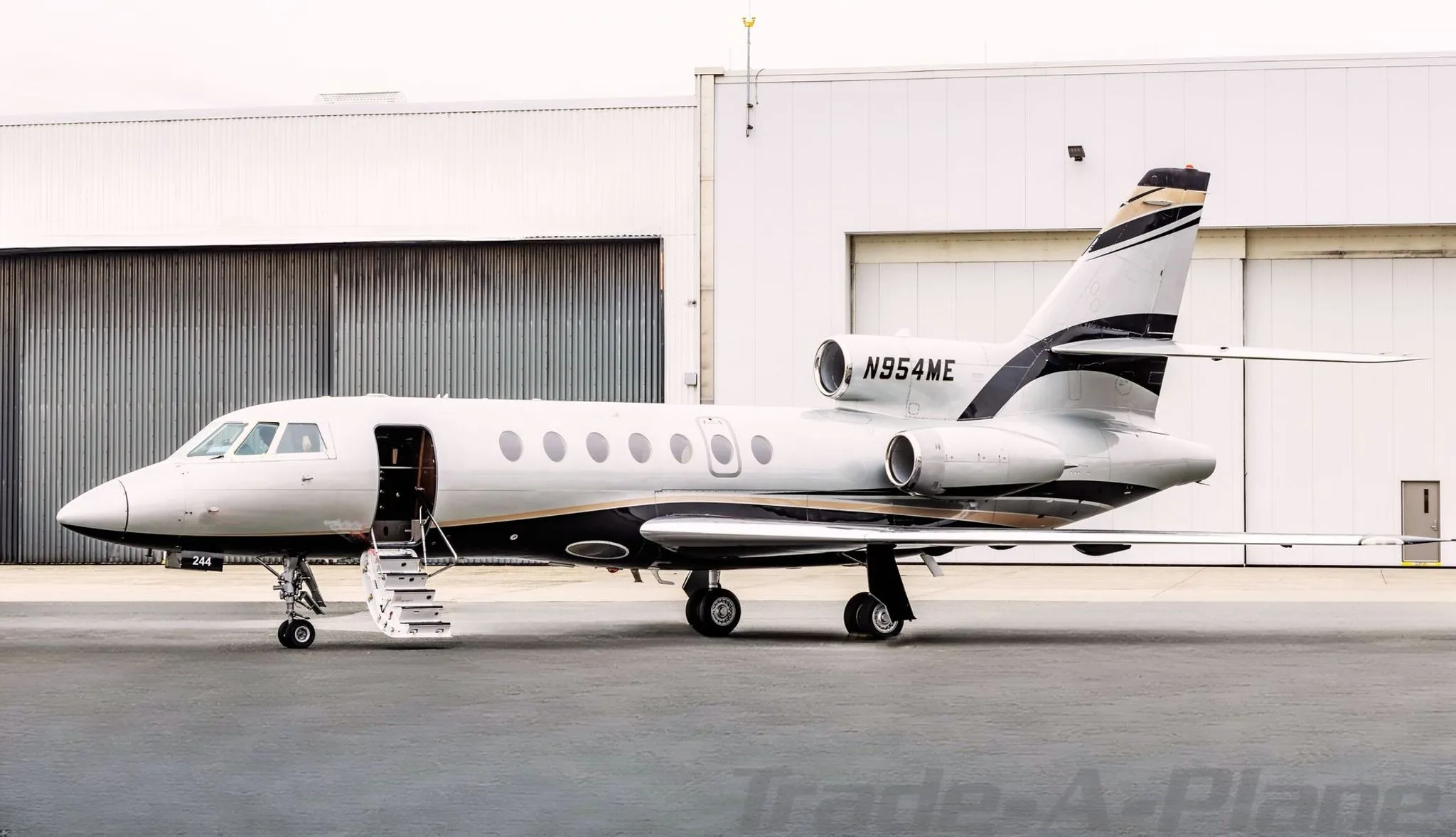 Exterior view of a 1994 DASSAULT FALCON 50, N954ME.