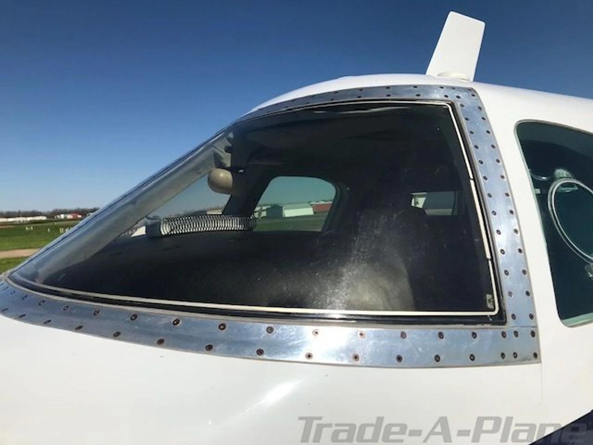 Exterior view of a 1972 BEECHCRAFT B60 DUKE, N306QC.