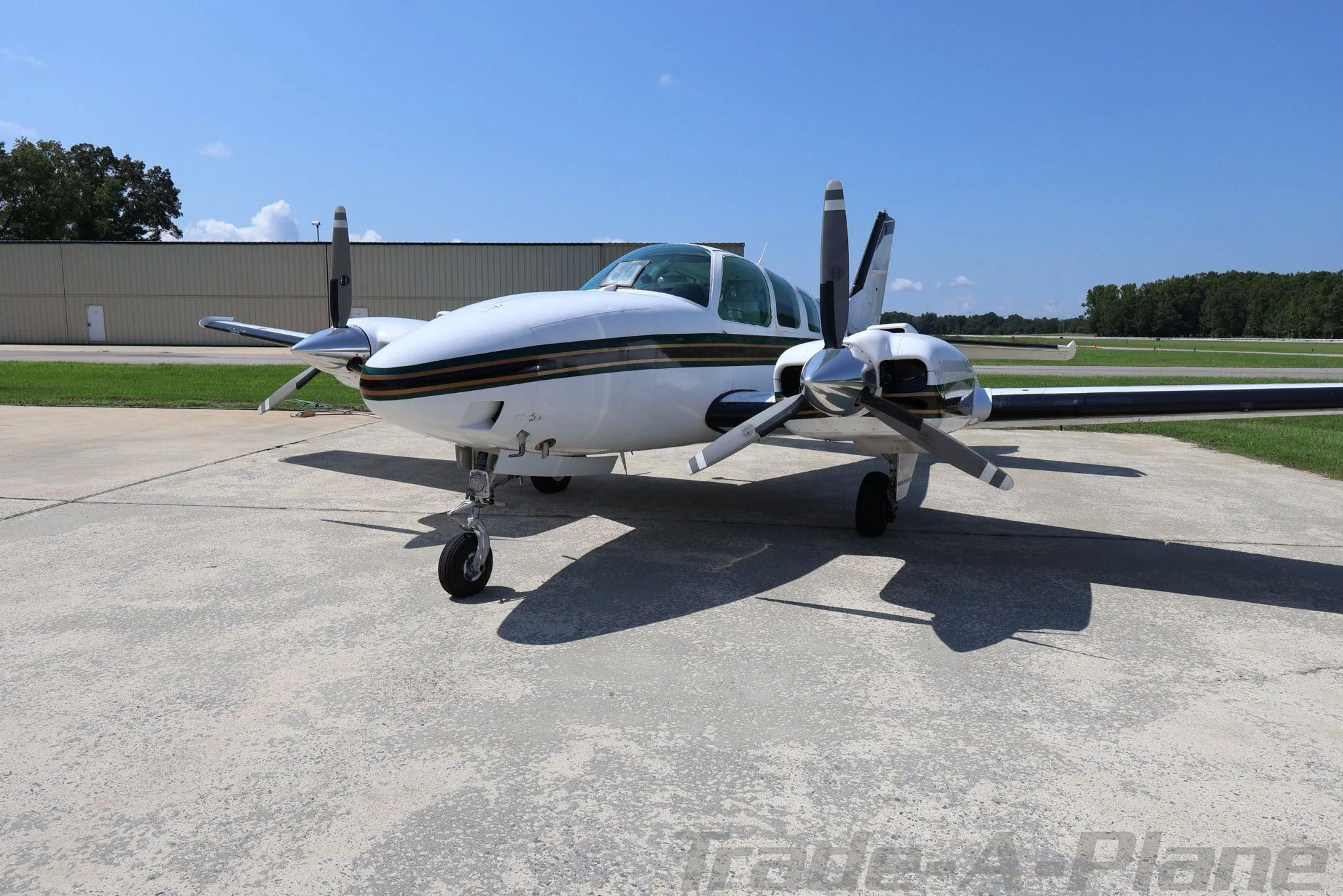 Exterior view of a 1997 BEECHCRAFT 58 BARON, N316DF.