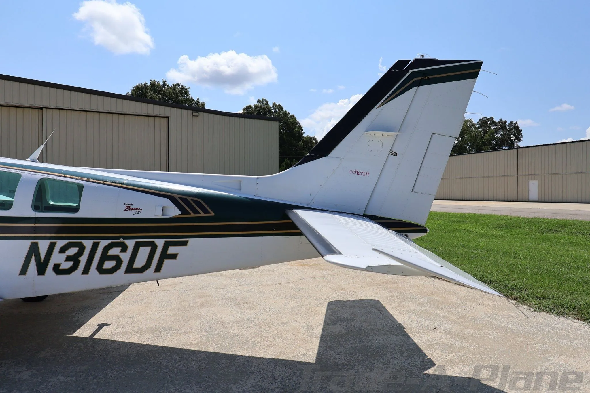 Exterior view of a 1997 BEECHCRAFT 58 BARON, N316DF.