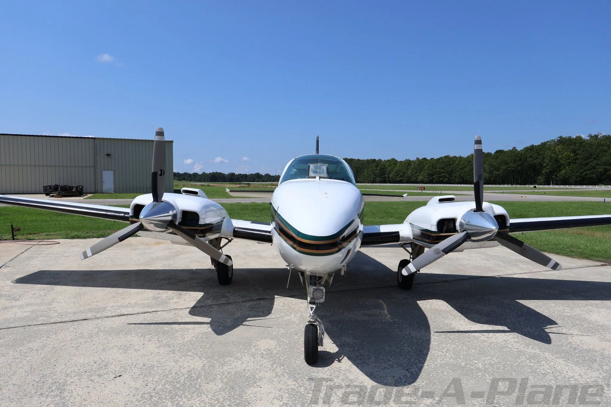Exterior view of a 1997 BEECHCRAFT 58 BARON, N316DF.
