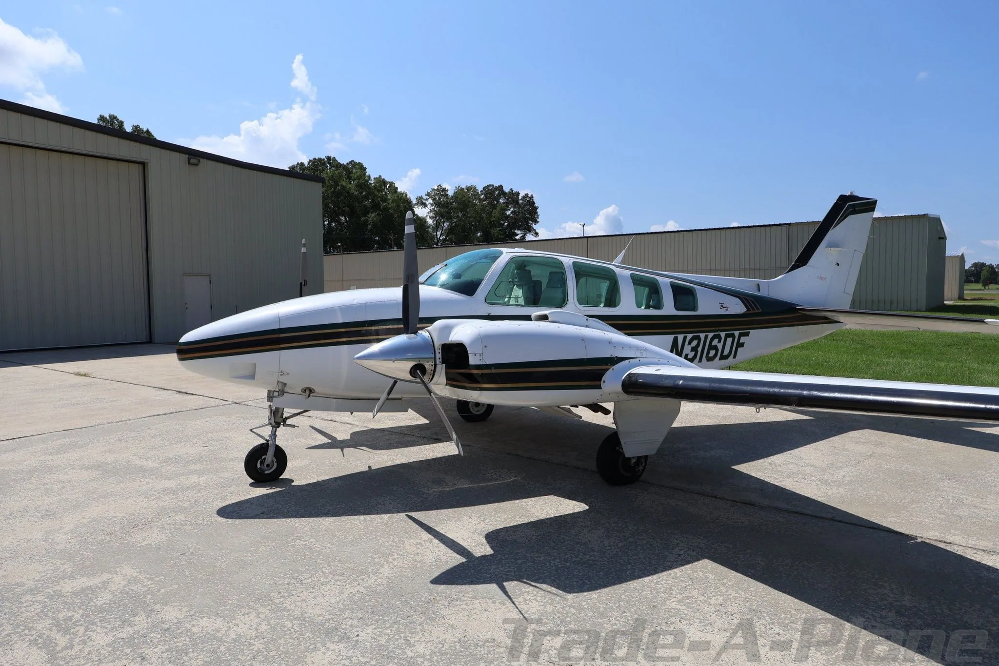 Exterior view of a 1997 BEECHCRAFT 58 BARON, N316DF.