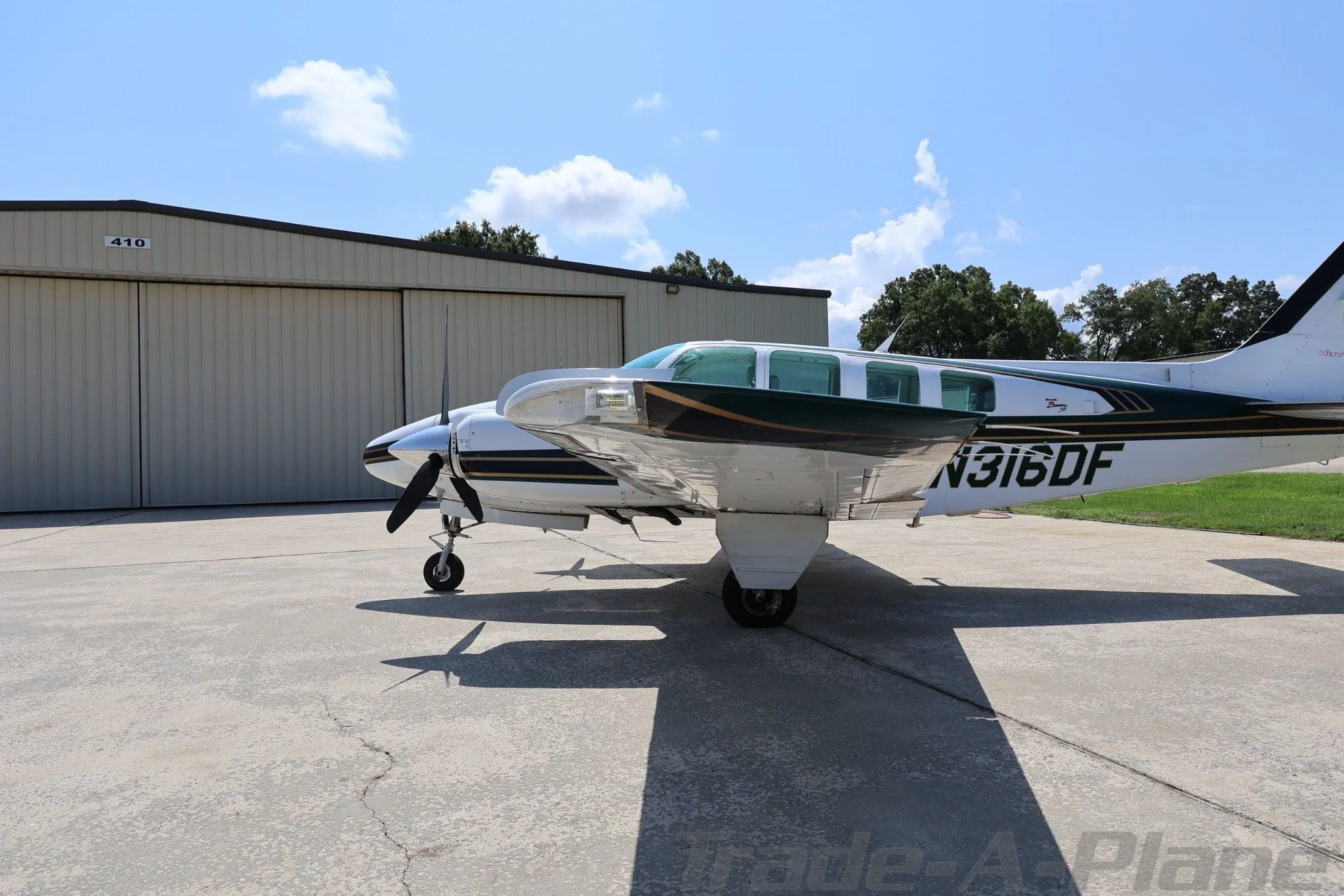 Exterior view of a 1997 BEECHCRAFT 58 BARON, N316DF.