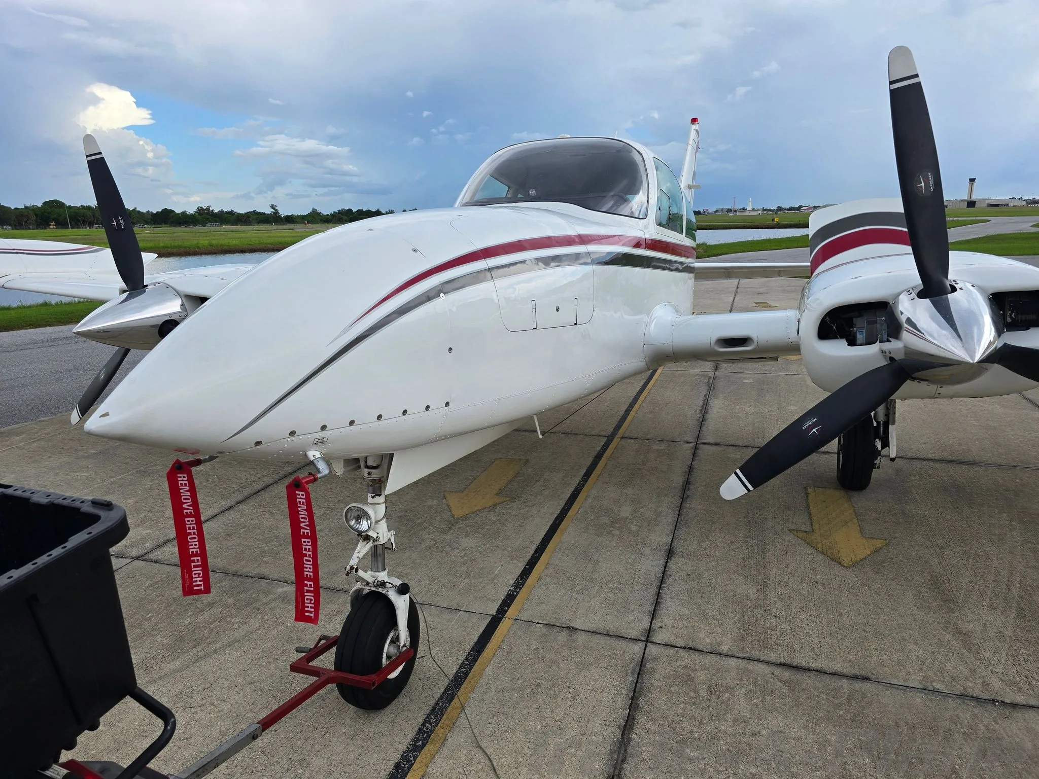 Exterior view of a 1980 CESSNA 310R, N143SW.