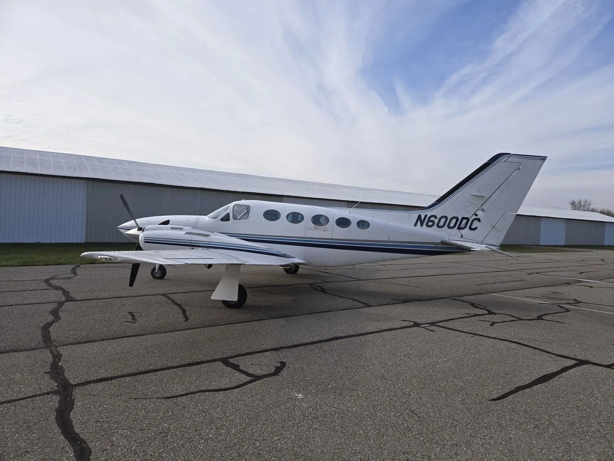 Marketing image of a 1981 CESSNA 421C.