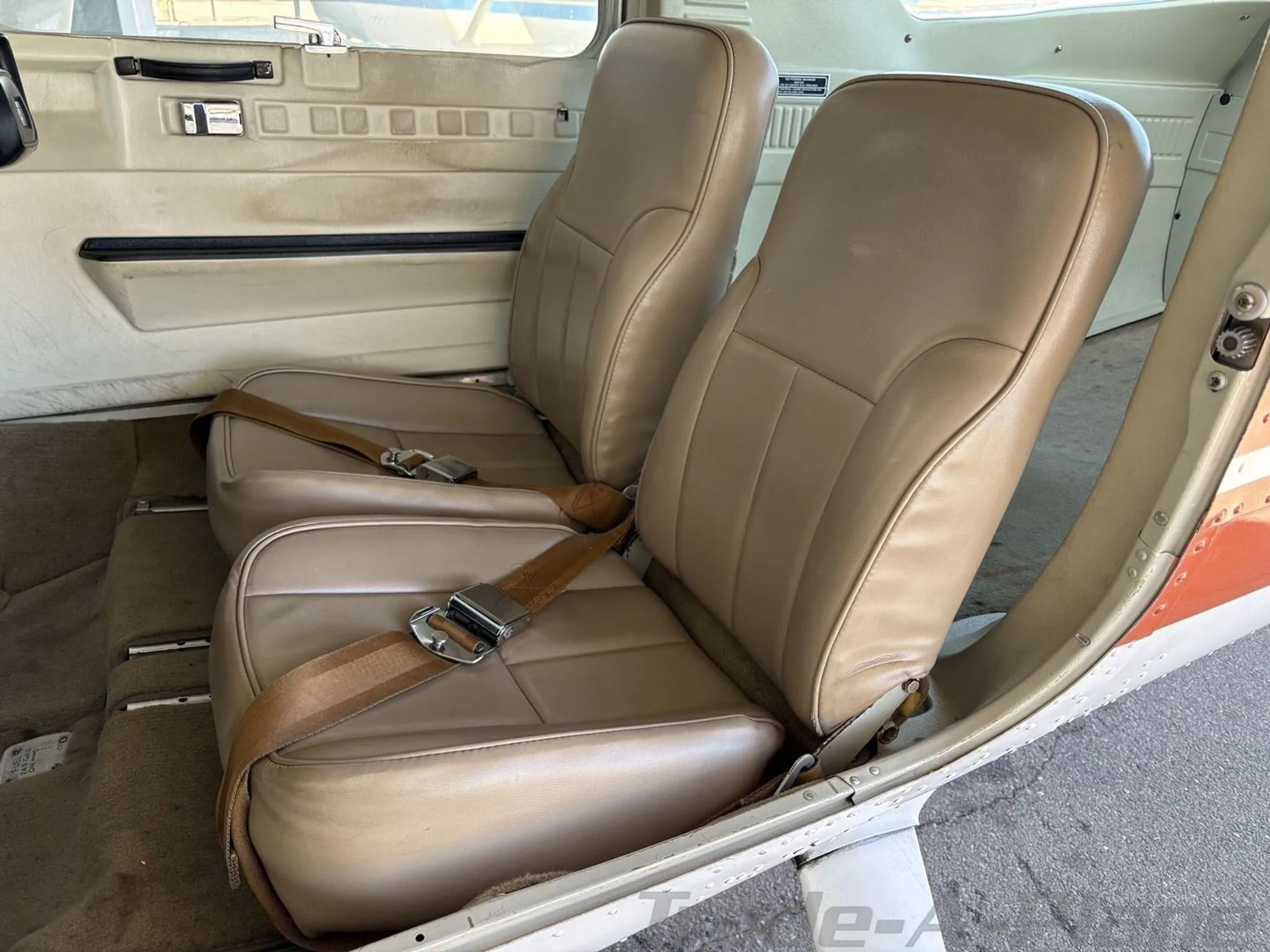 Cabin interior of a 1978 CESSNA 152.