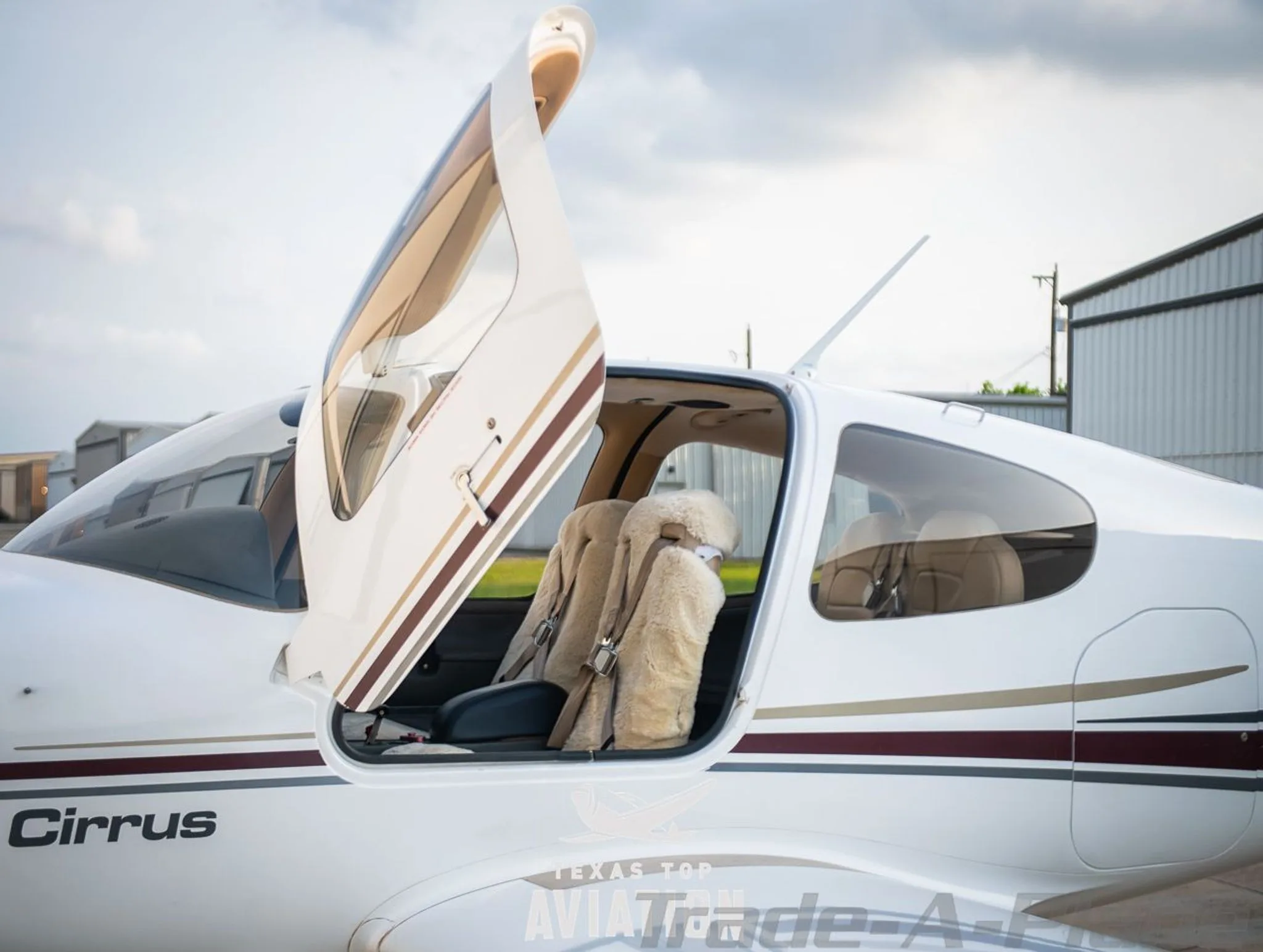 Exterior view of a 2002 CIRRUS SR22, N28TK.