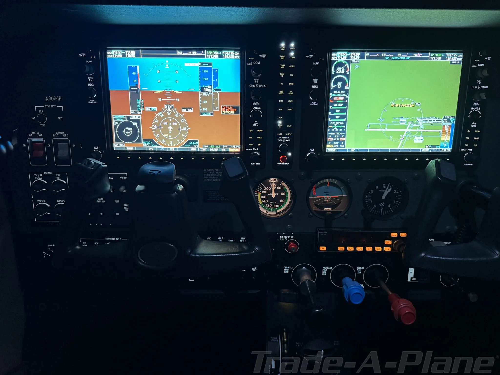 Cockpit and instrument panel of a 2006 CESSNA 182T SKYLANE.