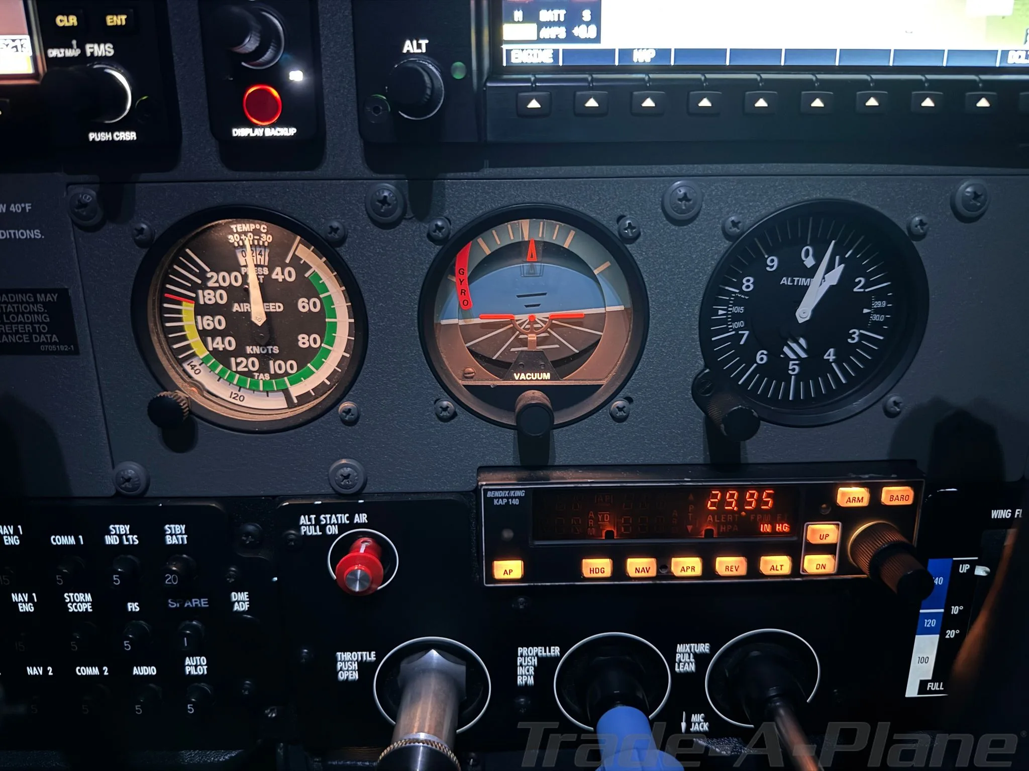 Cockpit and instrument panel of a 2006 CESSNA 182T SKYLANE.