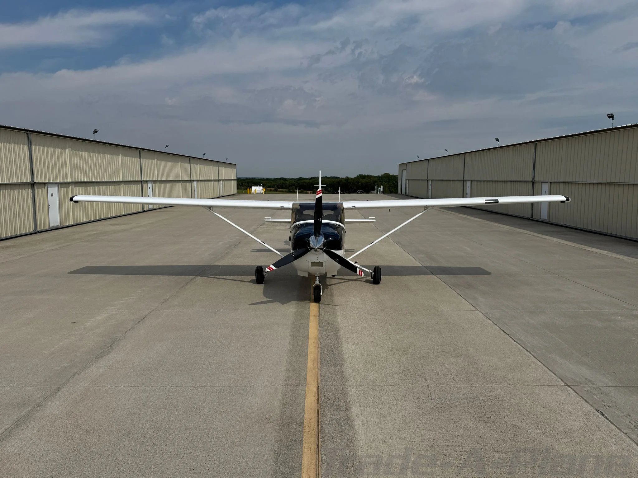 Exterior view of a 2006 CESSNA 182T SKYLANE, N6064P.