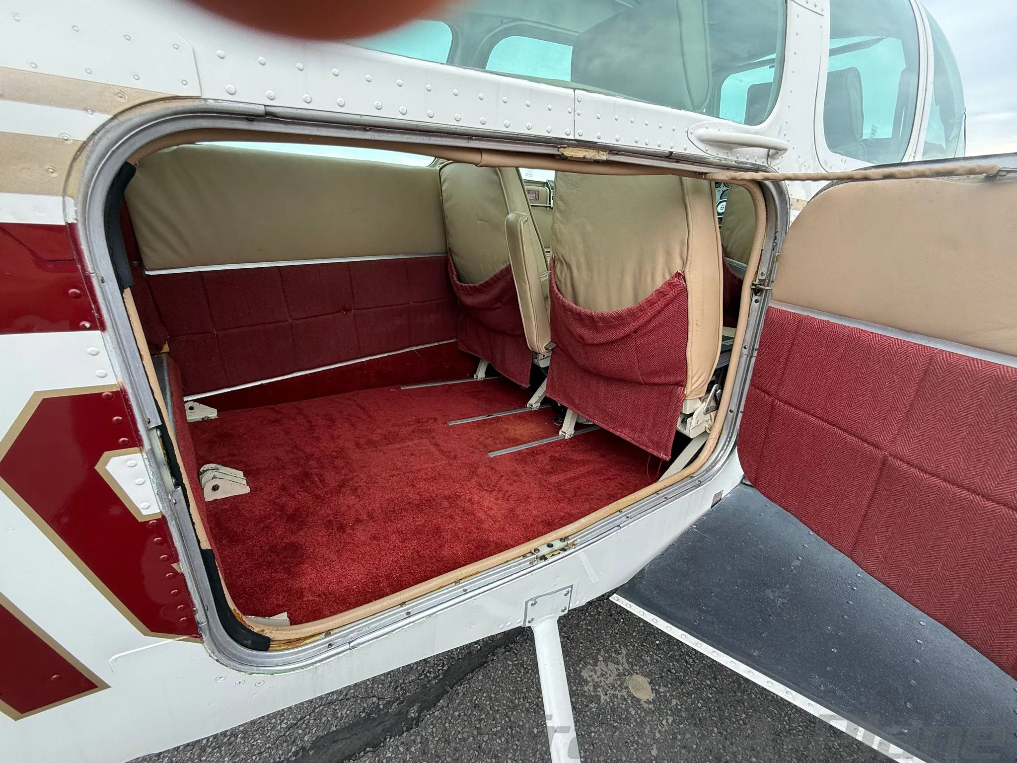 Cabin interior of a BEECHCRAFT 55 BARON.
