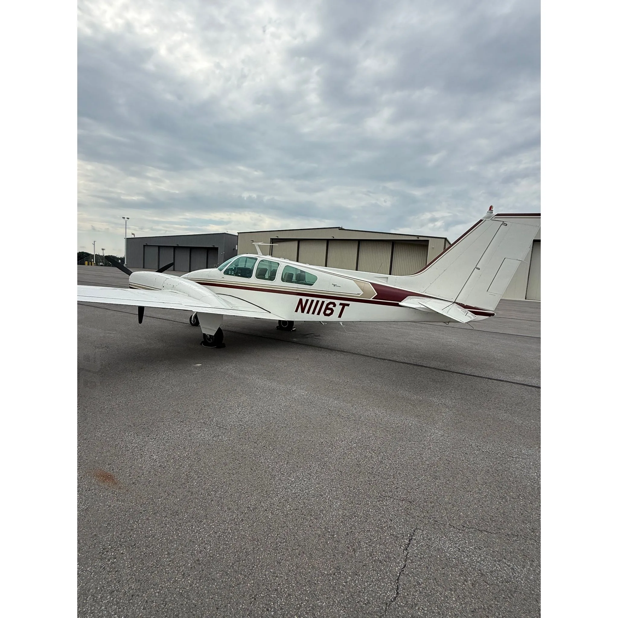 Exterior view of a BEECHCRAFT 55 BARON, N1116T.
