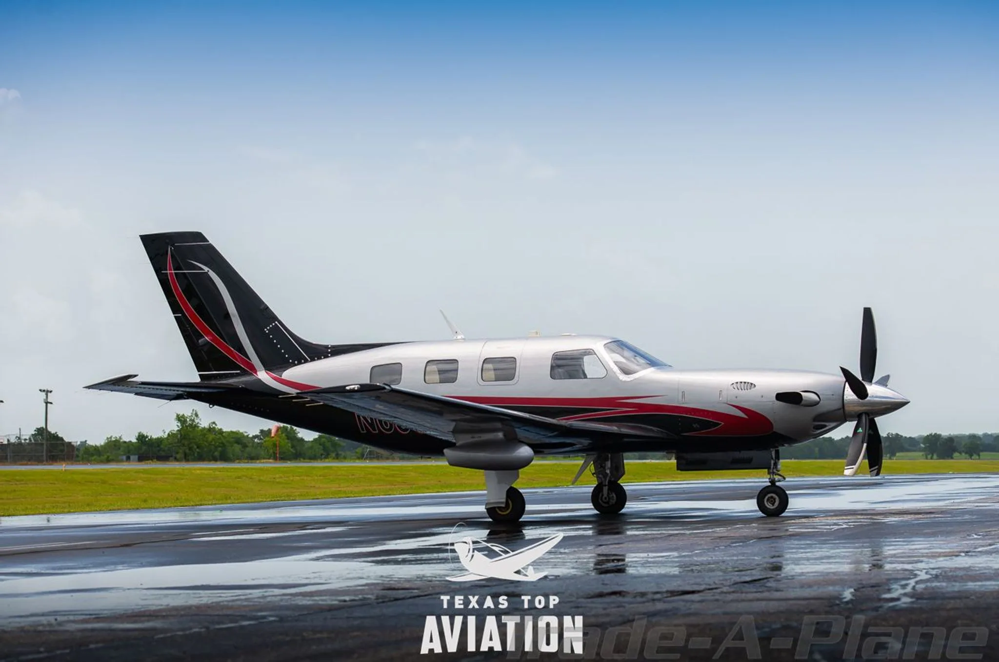 Exterior view of a 2009 PIPER MERIDIAN M500, N6081E.