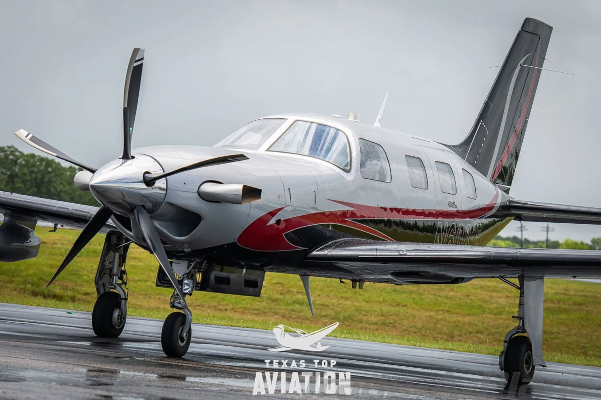 Exterior view of a 2009 PIPER MERIDIAN M500, N6081E.