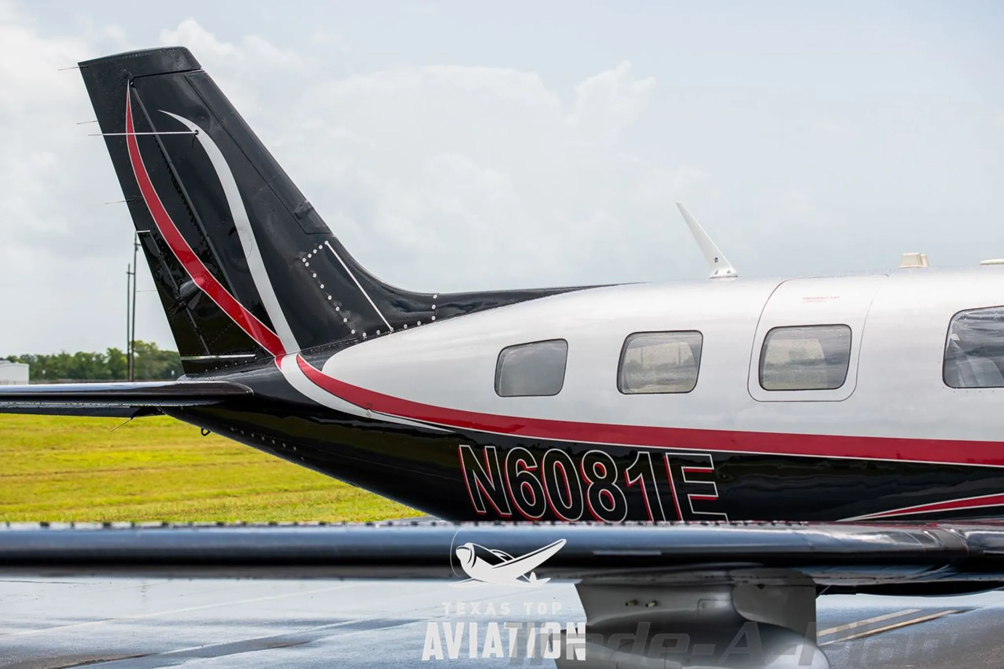 Exterior view of a 2009 PIPER MERIDIAN M500, N6081E.