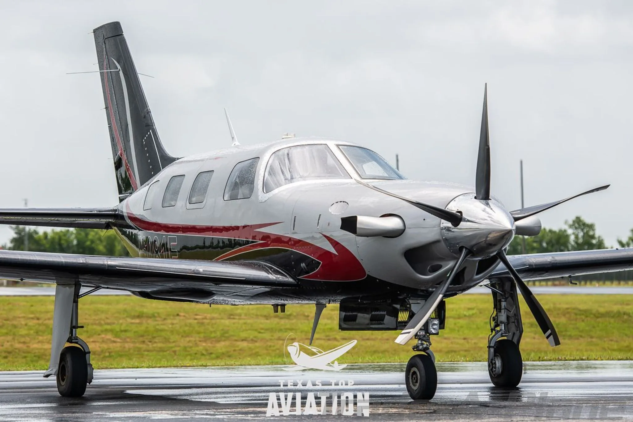 Exterior view of a 2009 PIPER MERIDIAN M500, N6081E.