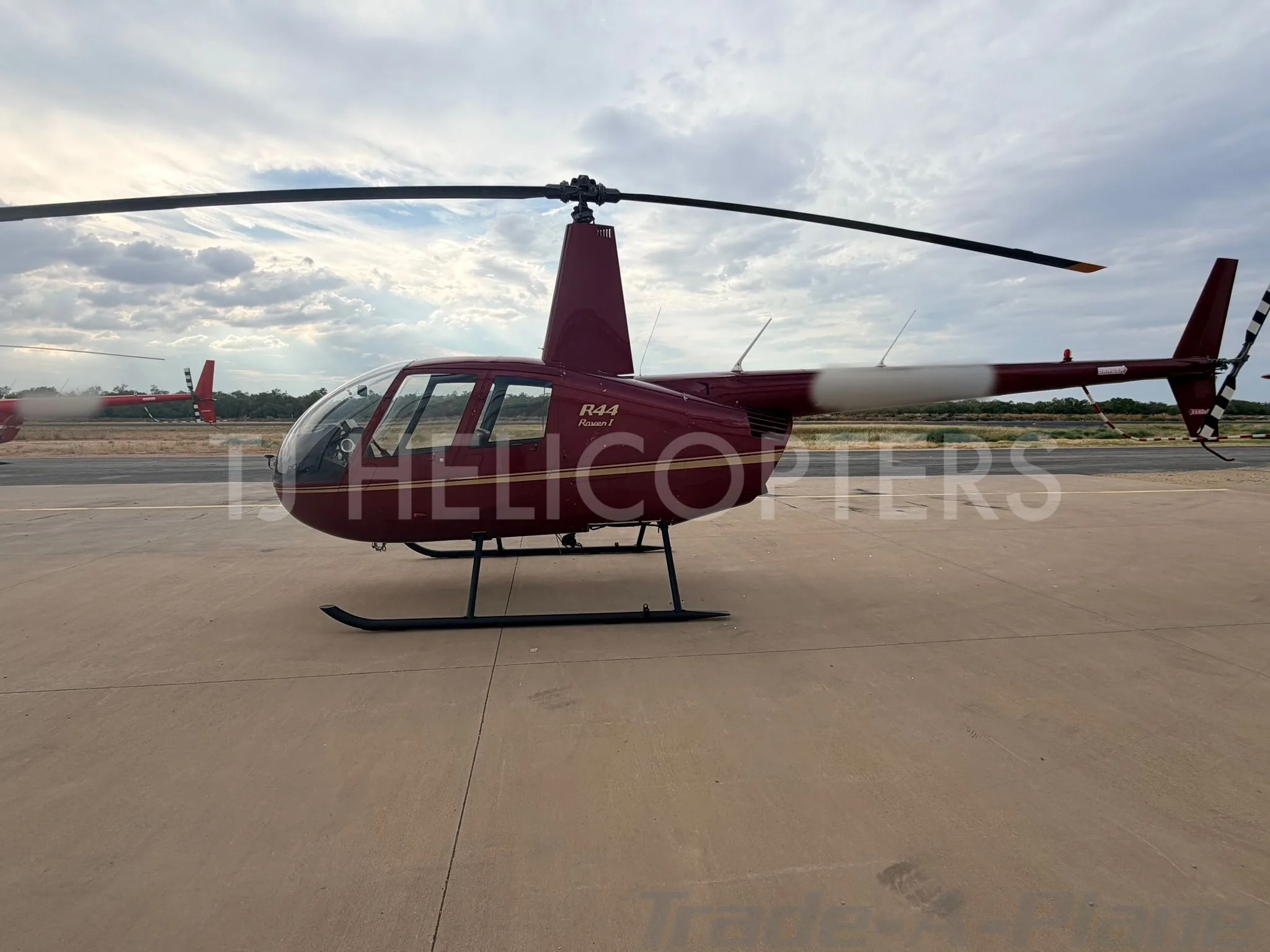 Exterior view of a 2004 ROBINSON R44 RAVEN I.