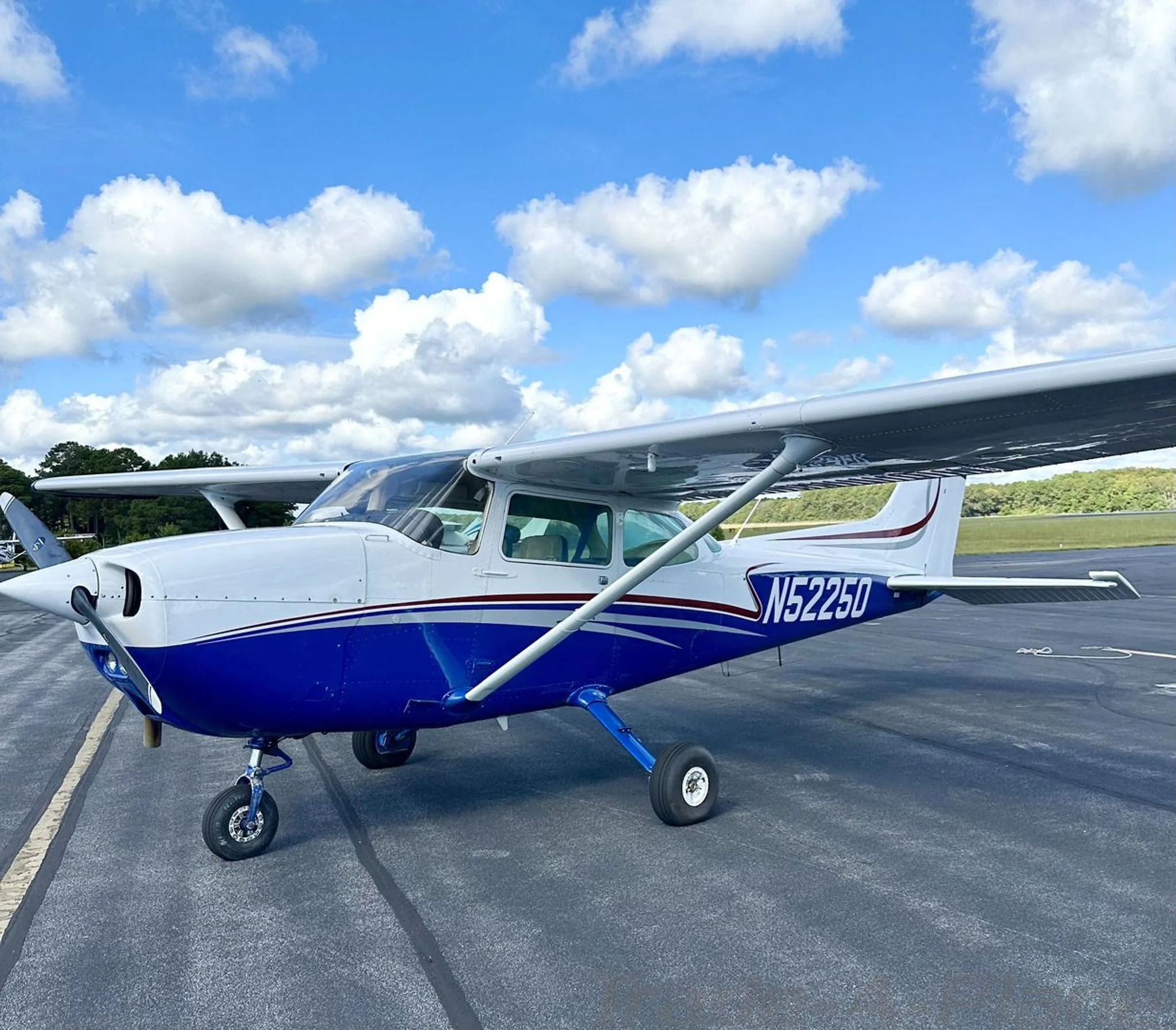 Exterior view of a 1980 CESSNA 172P SKYHAWK, N52250.