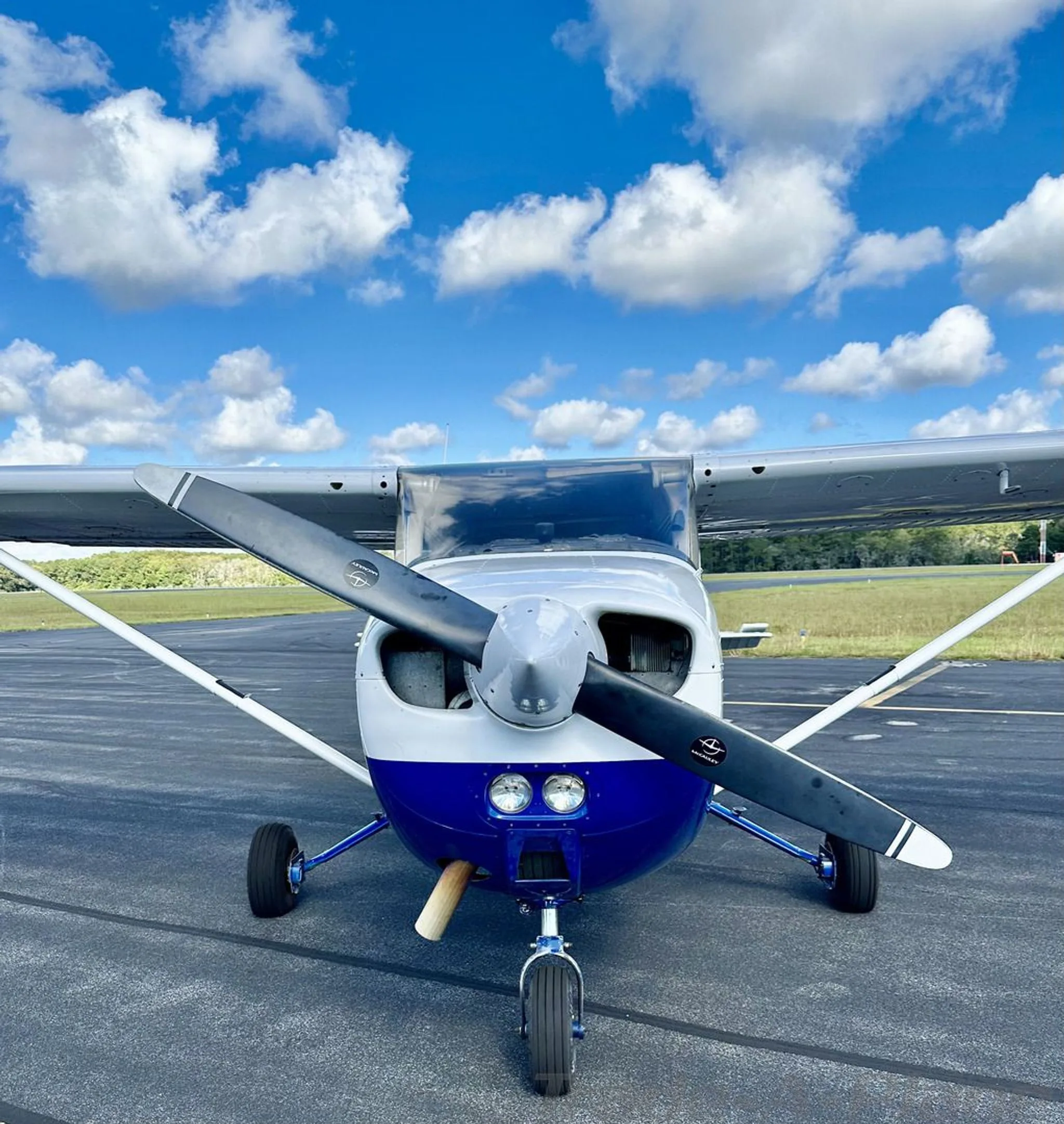 Exterior view of a 1980 CESSNA 172P SKYHAWK, N52250.