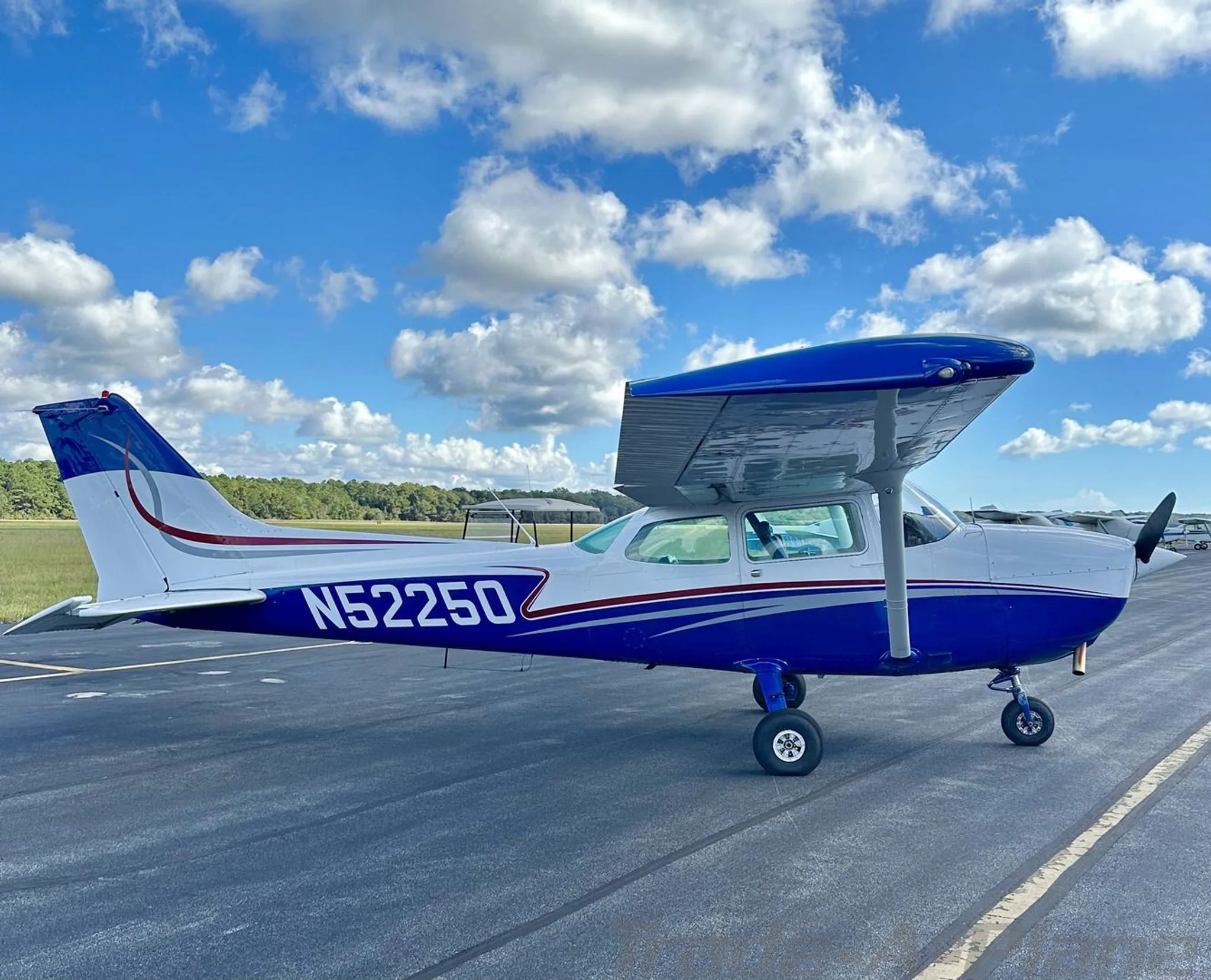 Exterior view of a 1980 CESSNA 172P SKYHAWK, N52250.
