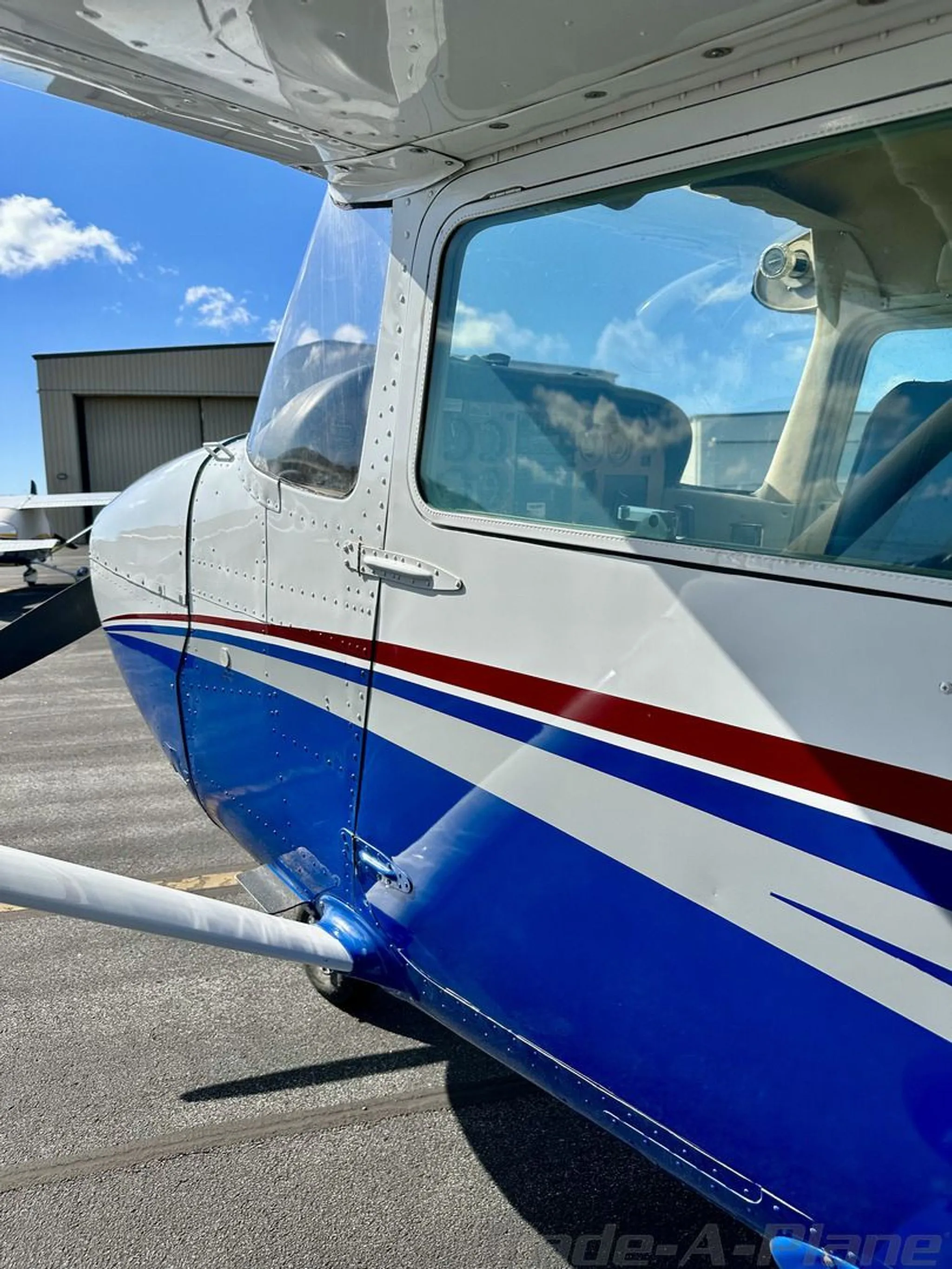 Exterior view of a 1980 CESSNA 172P SKYHAWK, N52250.