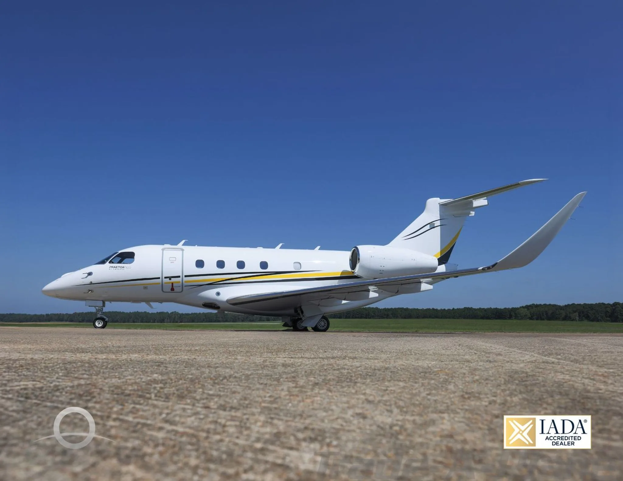 Exterior view of a 2021 EMBRAER PRAETOR 500.