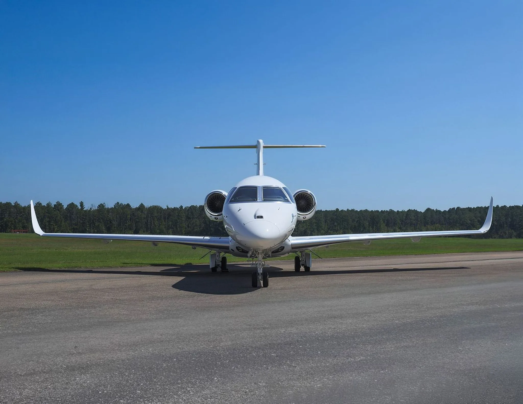 Exterior view of a 2021 EMBRAER PRAETOR 500.