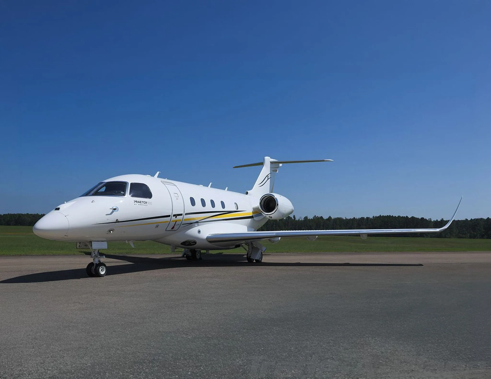 Exterior view of a 2021 EMBRAER PRAETOR 500.
