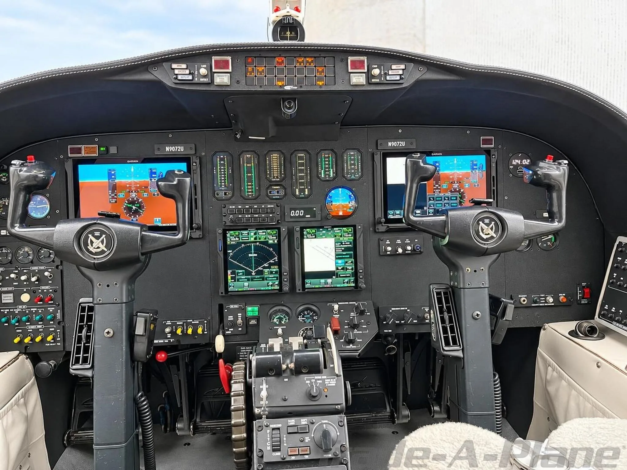 Cockpit and instrument panel of a 1986 CESSNA CITATION SII.