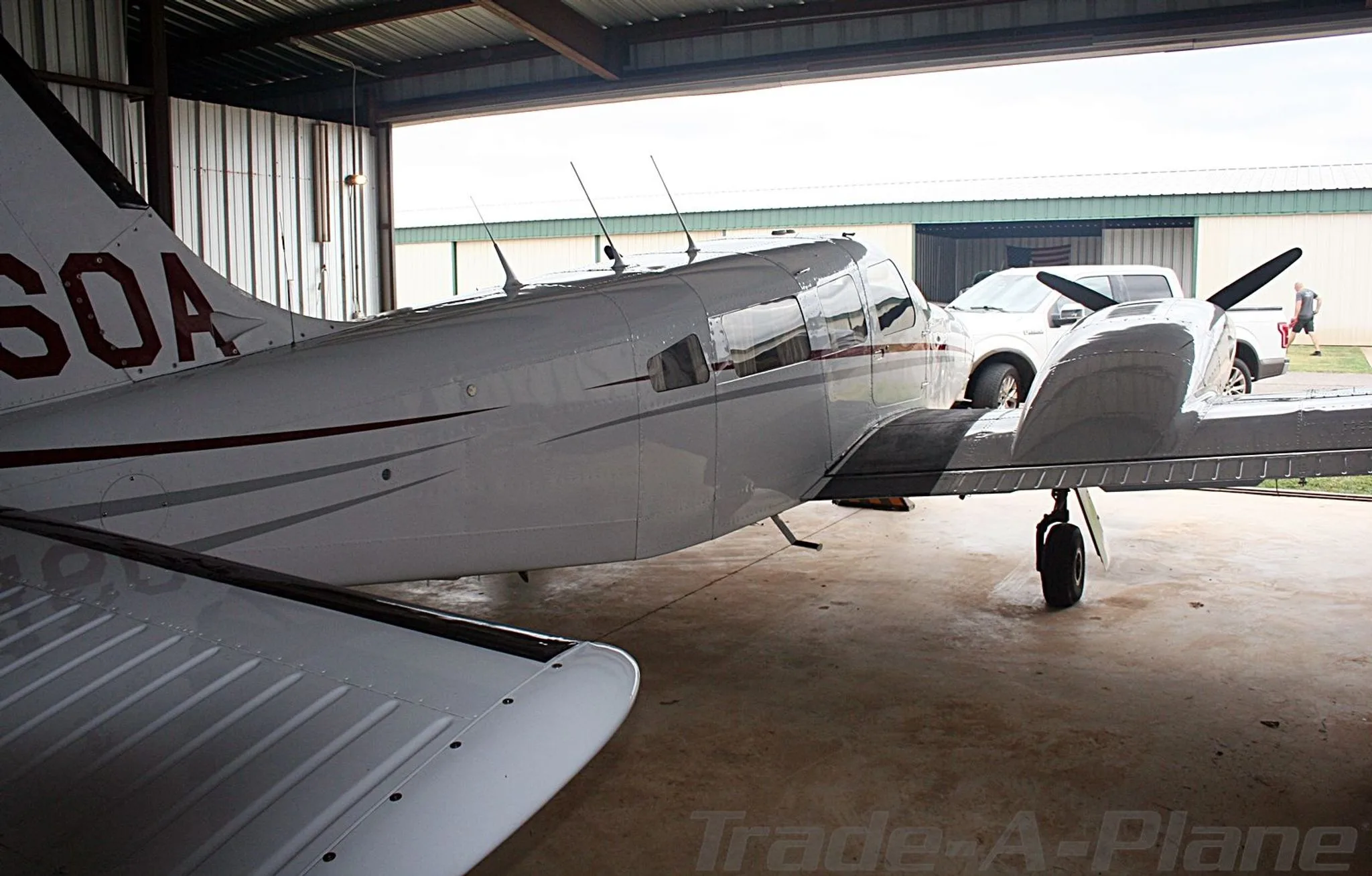 Exterior view of a 1982 PIPER SENECA III, N8460A.