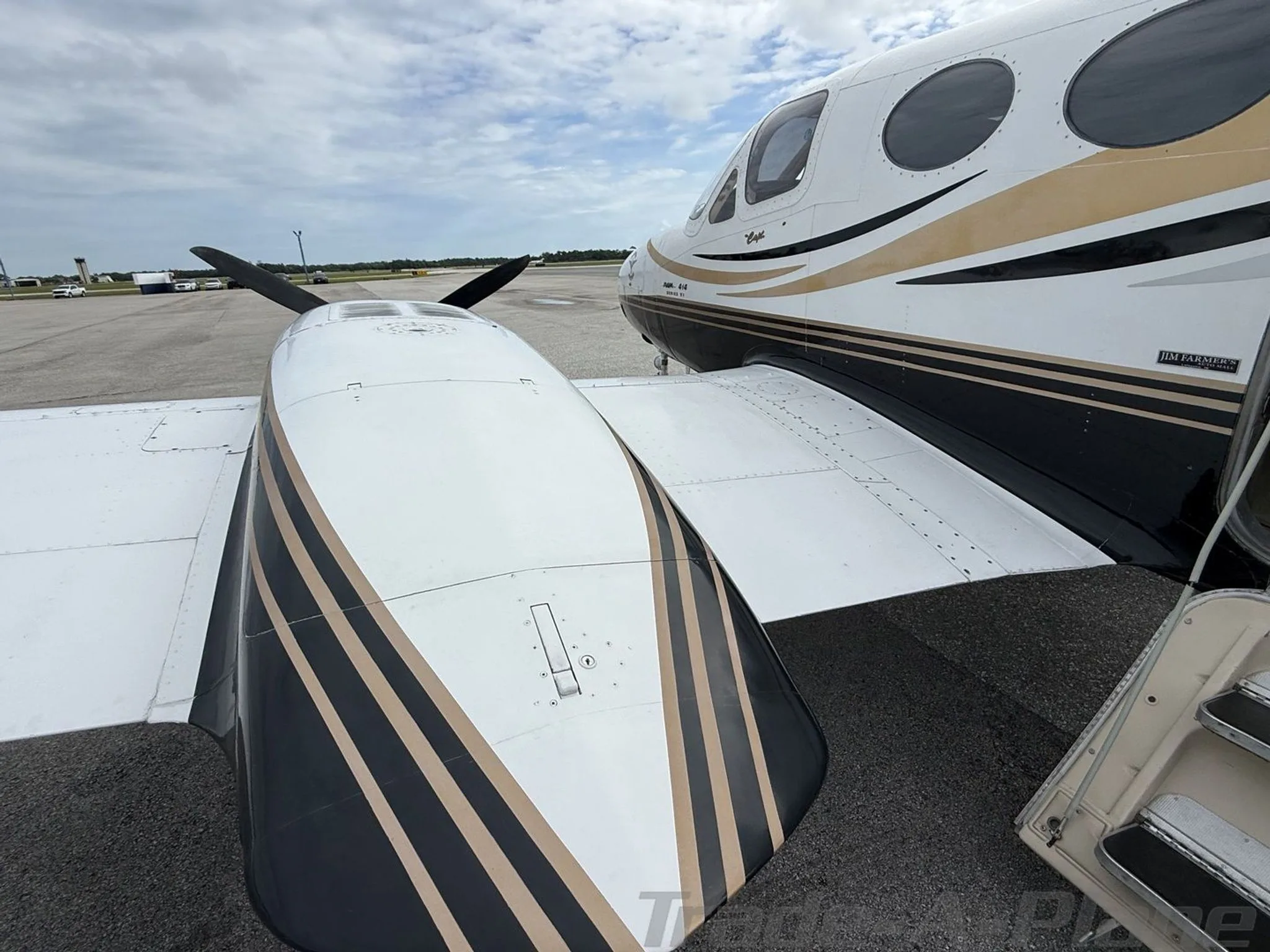 Exterior view of a 1974 CESSNA 414 CHANCELLOR, N17AM.
