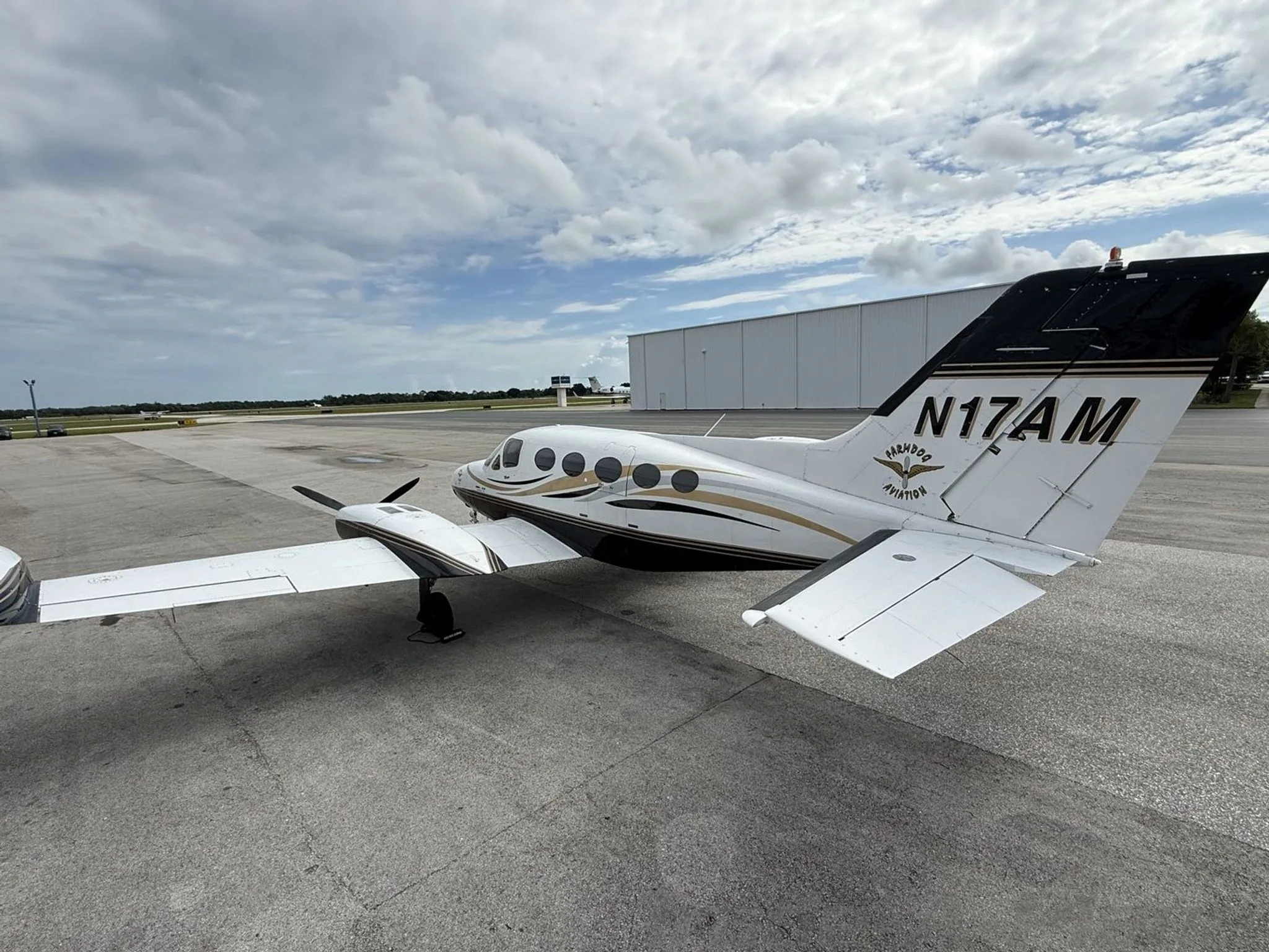 Exterior view of a 1974 CESSNA 414 CHANCELLOR, N17AM.