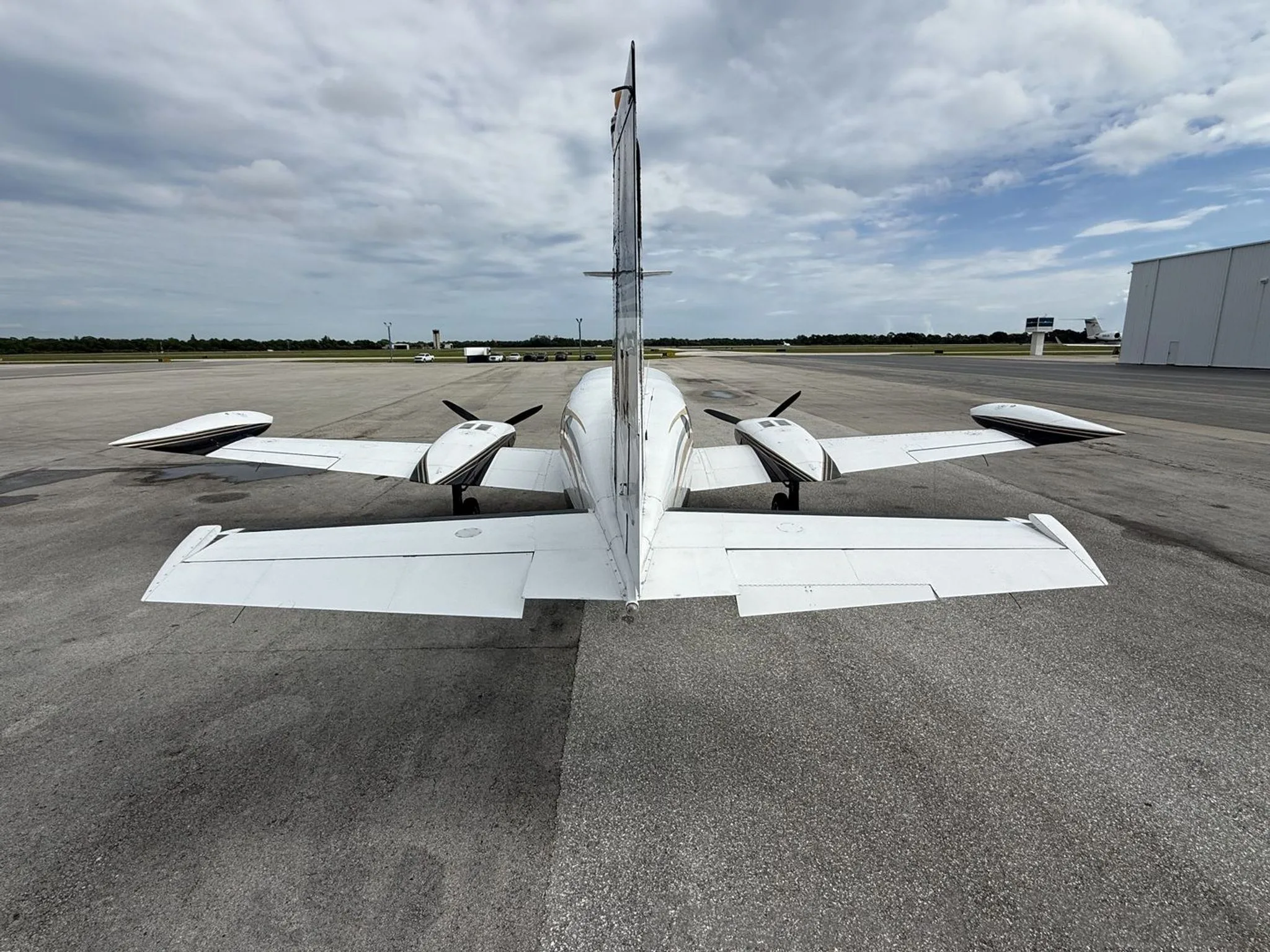 Exterior view of a 1974 CESSNA 414 CHANCELLOR, N17AM.