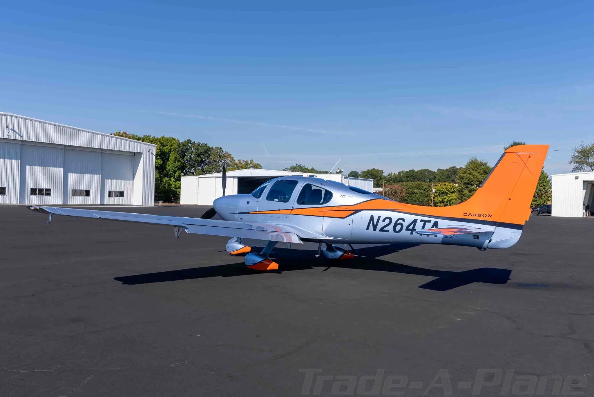 Exterior view of a 2015 CIRRUS SR22-G5 TURBO, N264TA.