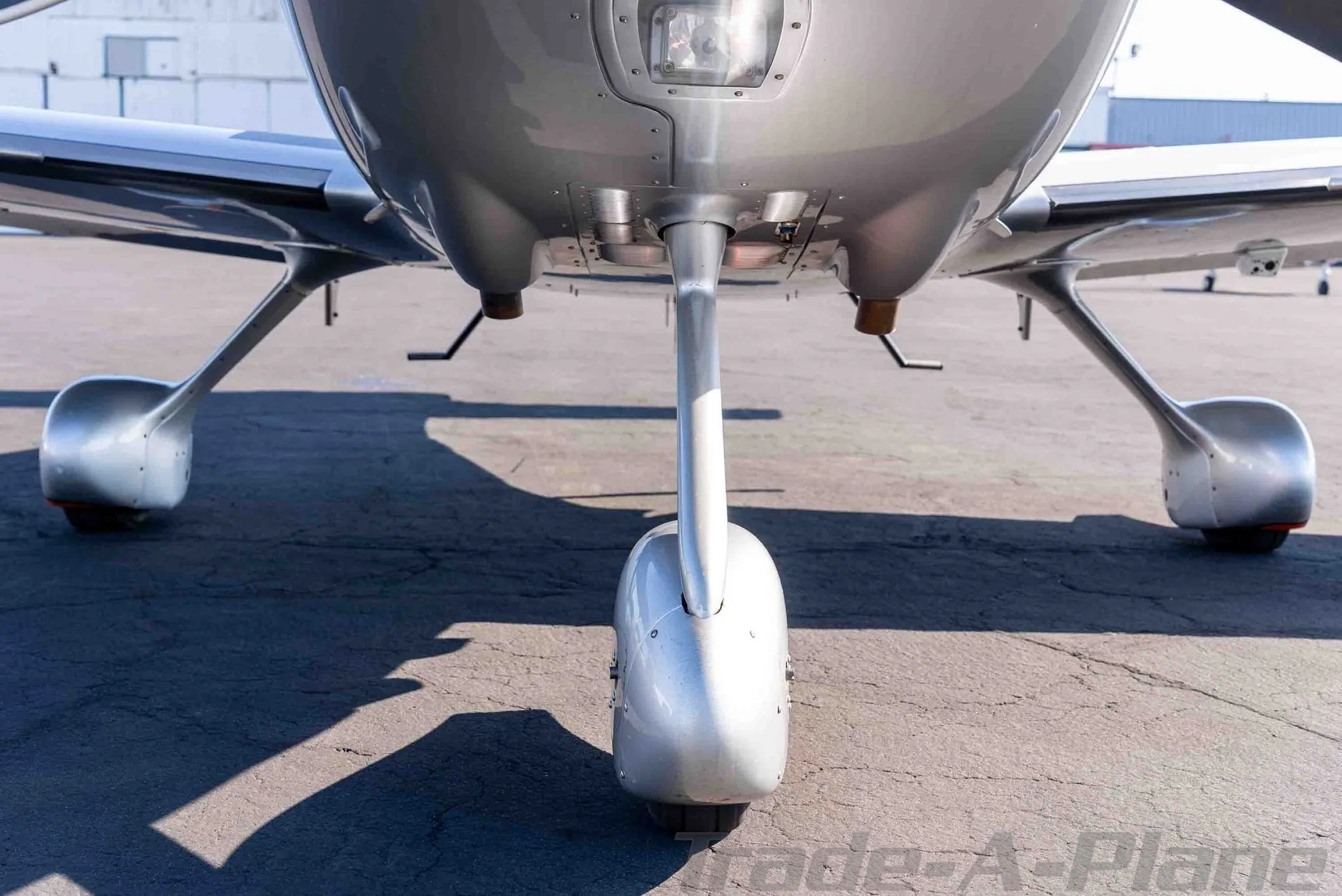 Engine detail of a 2015 CIRRUS SR22-G5 TURBO.