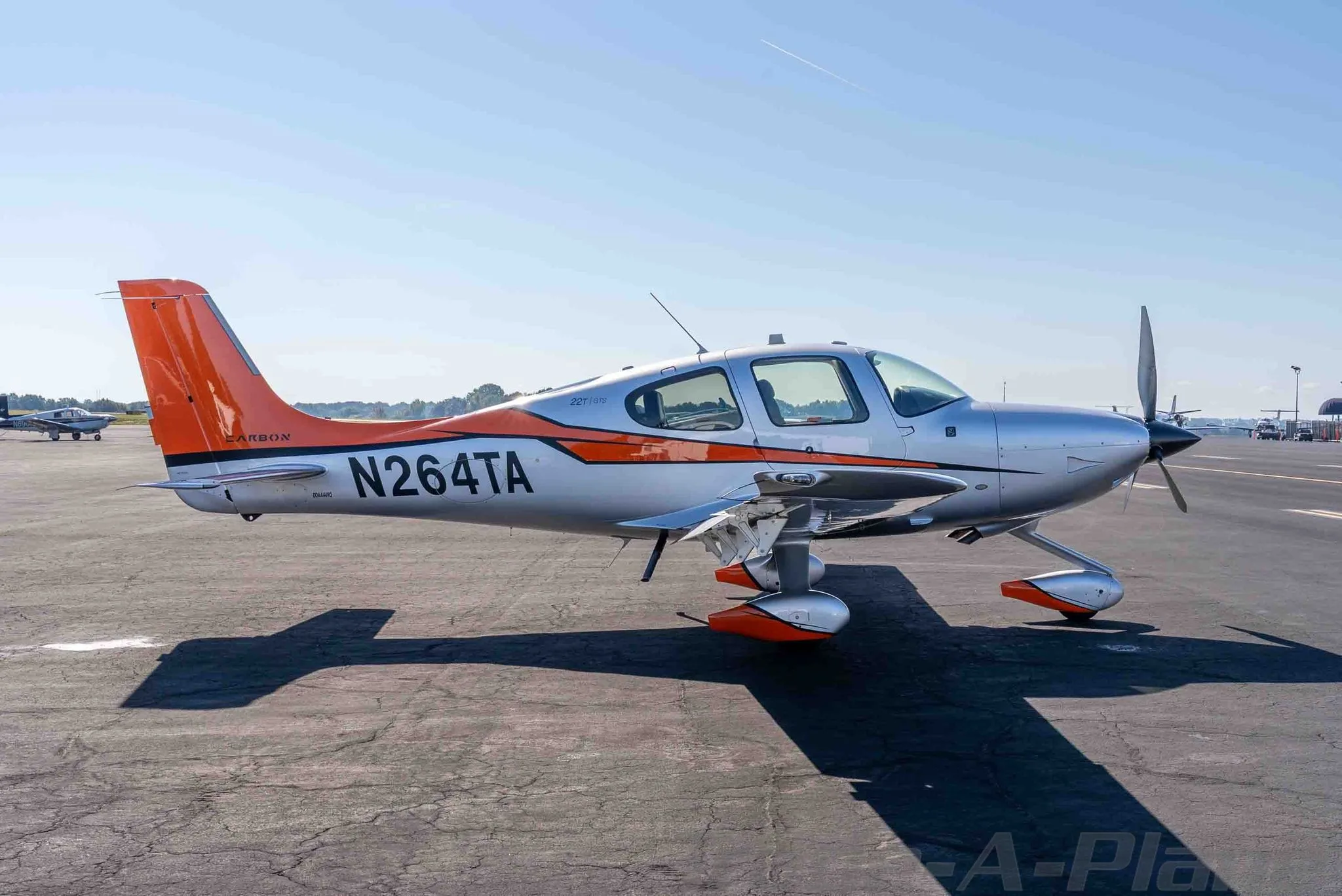 Exterior view of a 2015 CIRRUS SR22-G5 TURBO, N264TA.